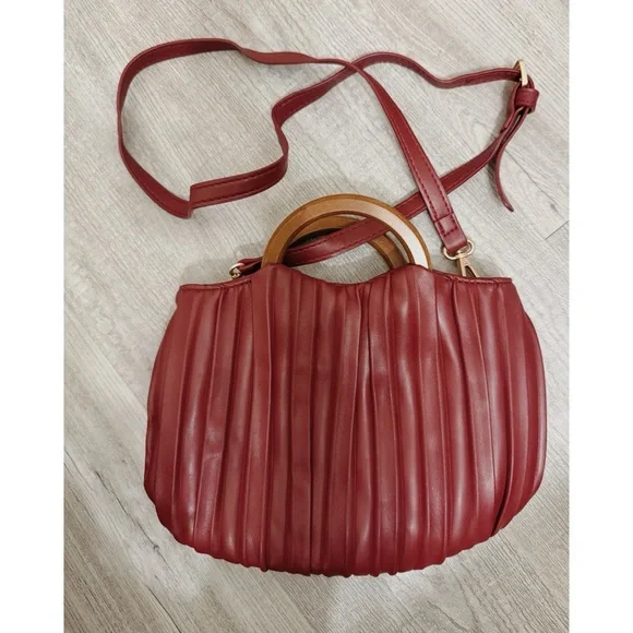 Melie Bianco Pleated Crossbody Bag With Wooden Handles in Burgundy - Picture 3 of 8